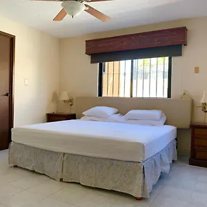 https://private-room-in-the-heart-of-cancun.quintano-roohotels.com